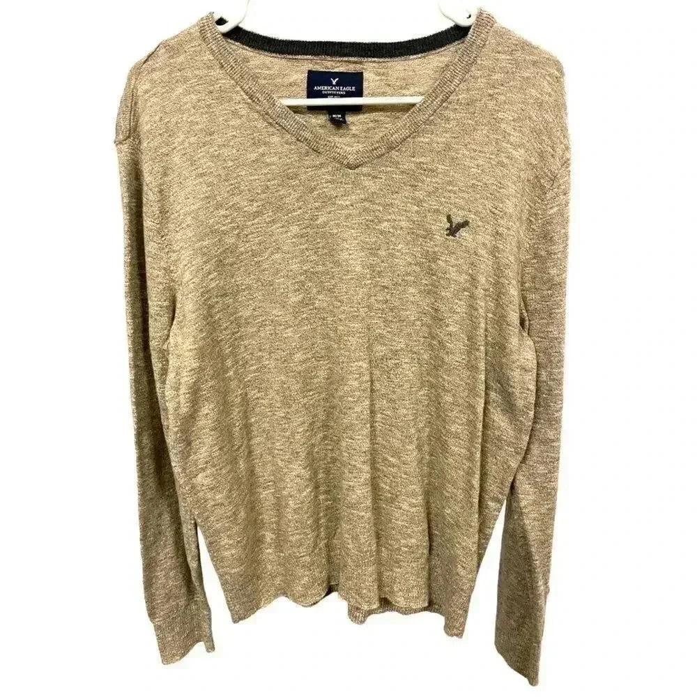 American Eagle Outfitters 🦅 men’s v-neck size medium sweater in tan